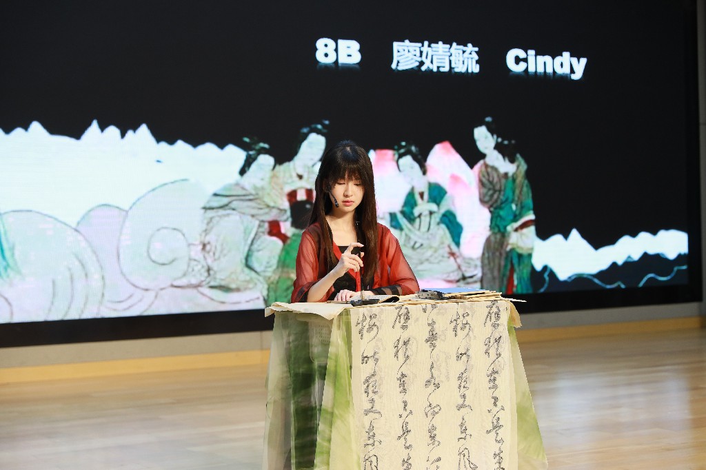 20241205多语种之夜-学生名人汇演讲.jpg